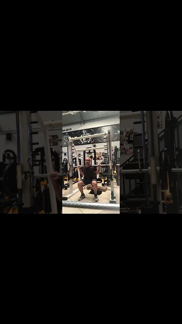 Vantagens de fazer o agachamento no smith machine #shorts #musculação