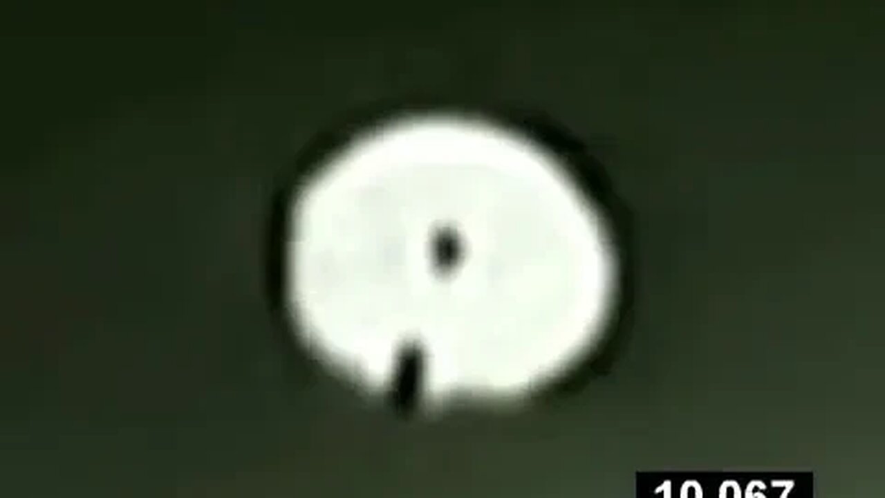 3 mile long Ufo next to a 12 mile long tether.