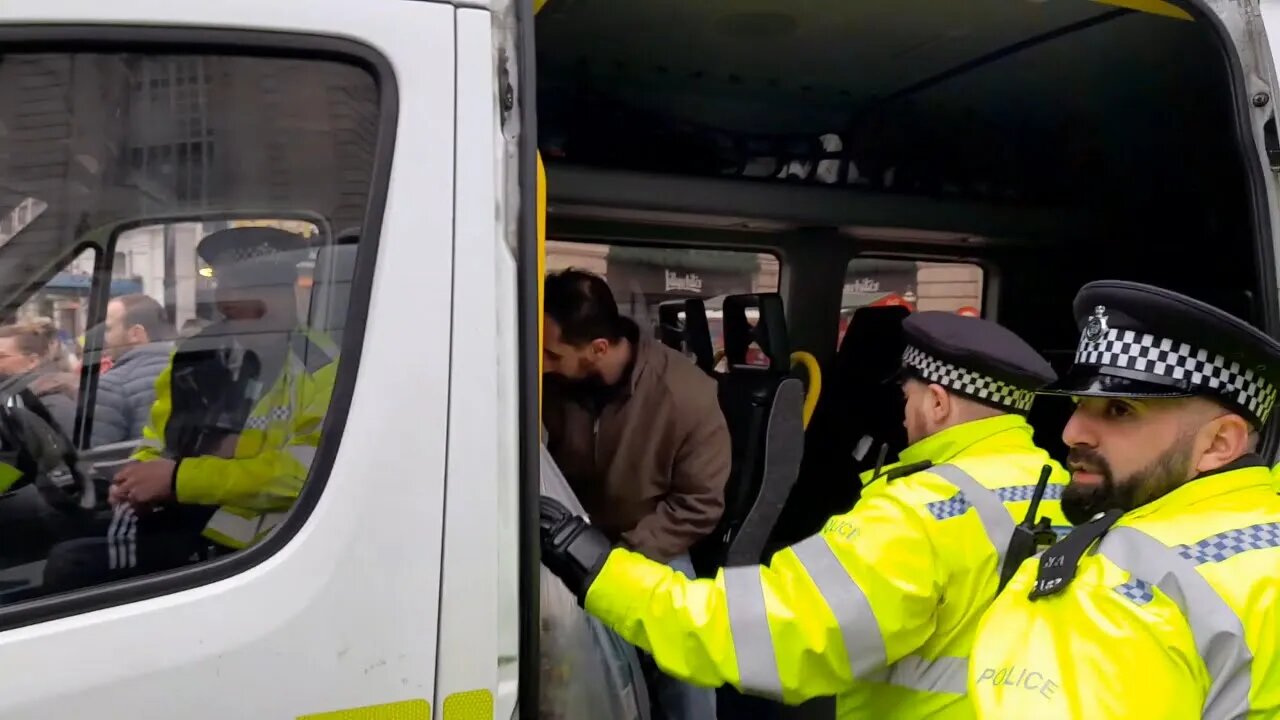 Police Detain one Extinction Rebellion Shut Down Piccadilly Circus #metpolice