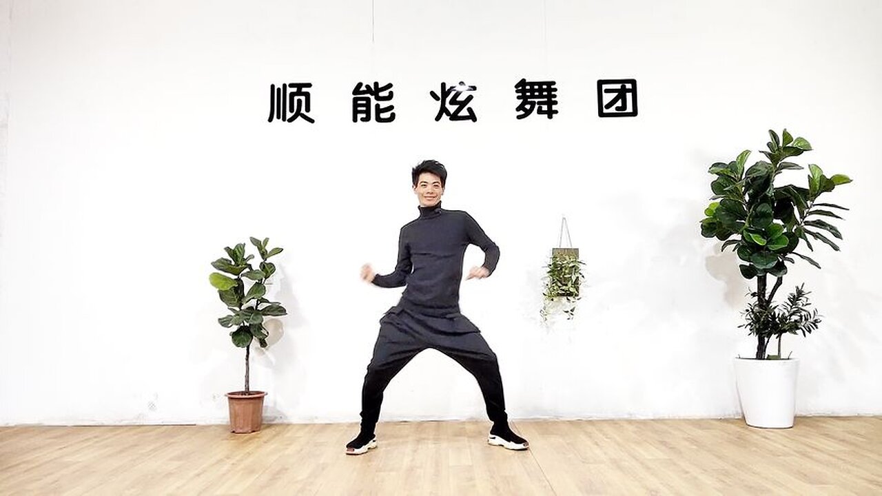 抖音爆红歌曲《拥抱你离去》，除了小黄鸭还有广场舞喔【顺能炫舞团】