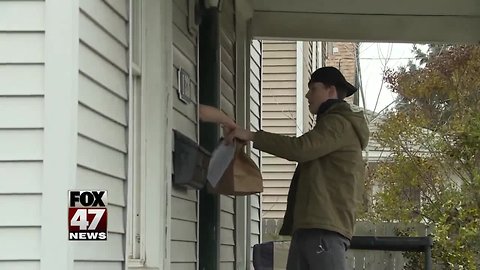 Volunteers deliver meals for Christmas