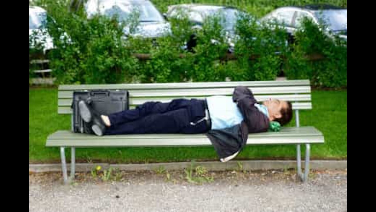 Avec ce collègue, ne jamais s'assoupir au travail