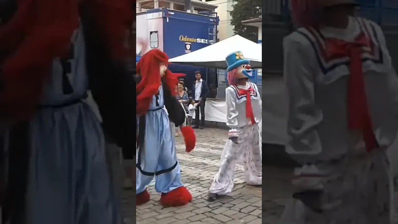 ALEGRIA DAS CRIANÇAS COM FOFÃO, PATATI E MINNIE MOUSE DANÇANDO NA PRAÇA, LIKE