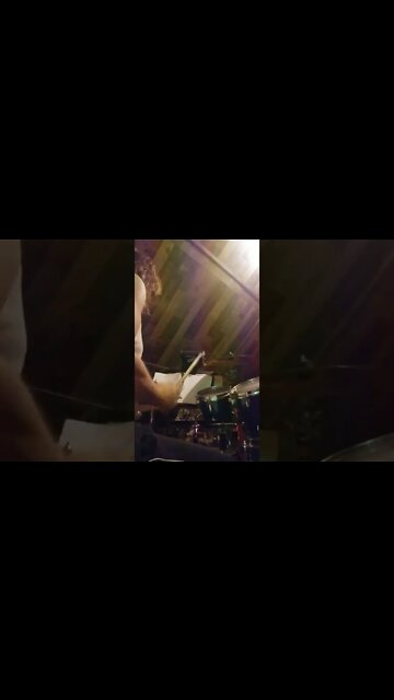 Soloing around the drum set