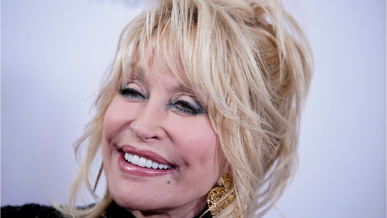 Dolly Parton Hopes Holiday Season Will Unite America