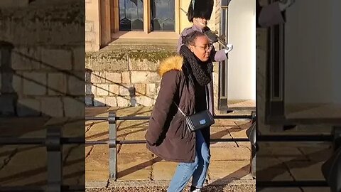 copying the guard #toweroflondon