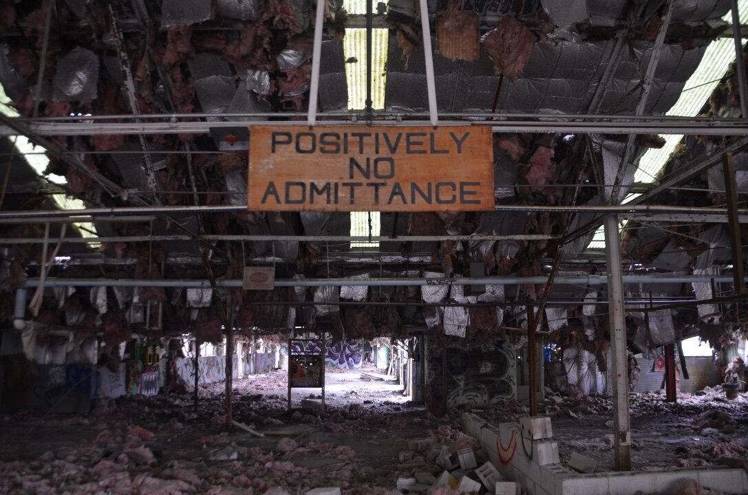 Abandoned Medical Gas Factory that still had Canisters!
