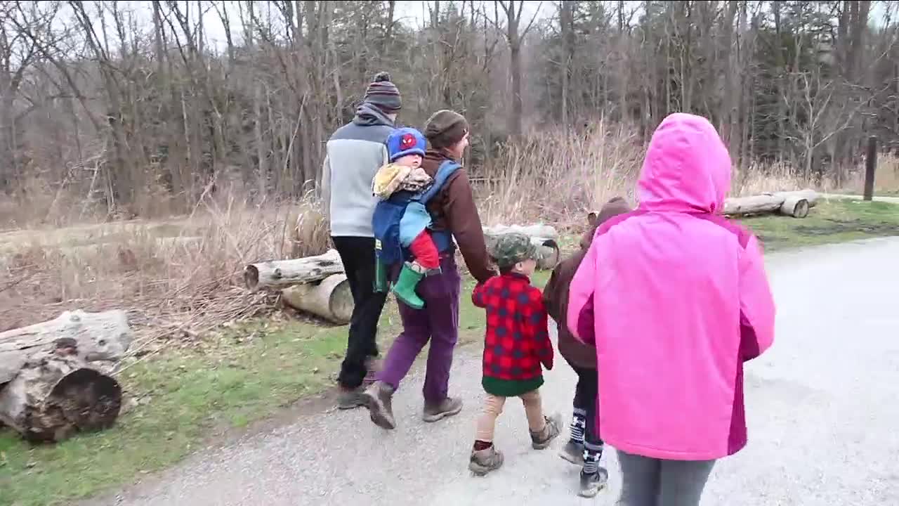 Residents in Northeast Ohio turn to public parks to relieve coronavirus cabin fever