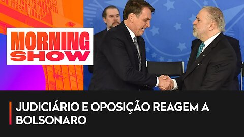 Aras é pressionado para abrir investigação contra Bolsonaro