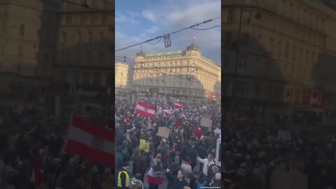 40,000 people demonstrate in Vienna against a lockdown and plans to make Covid vaccines mandatory