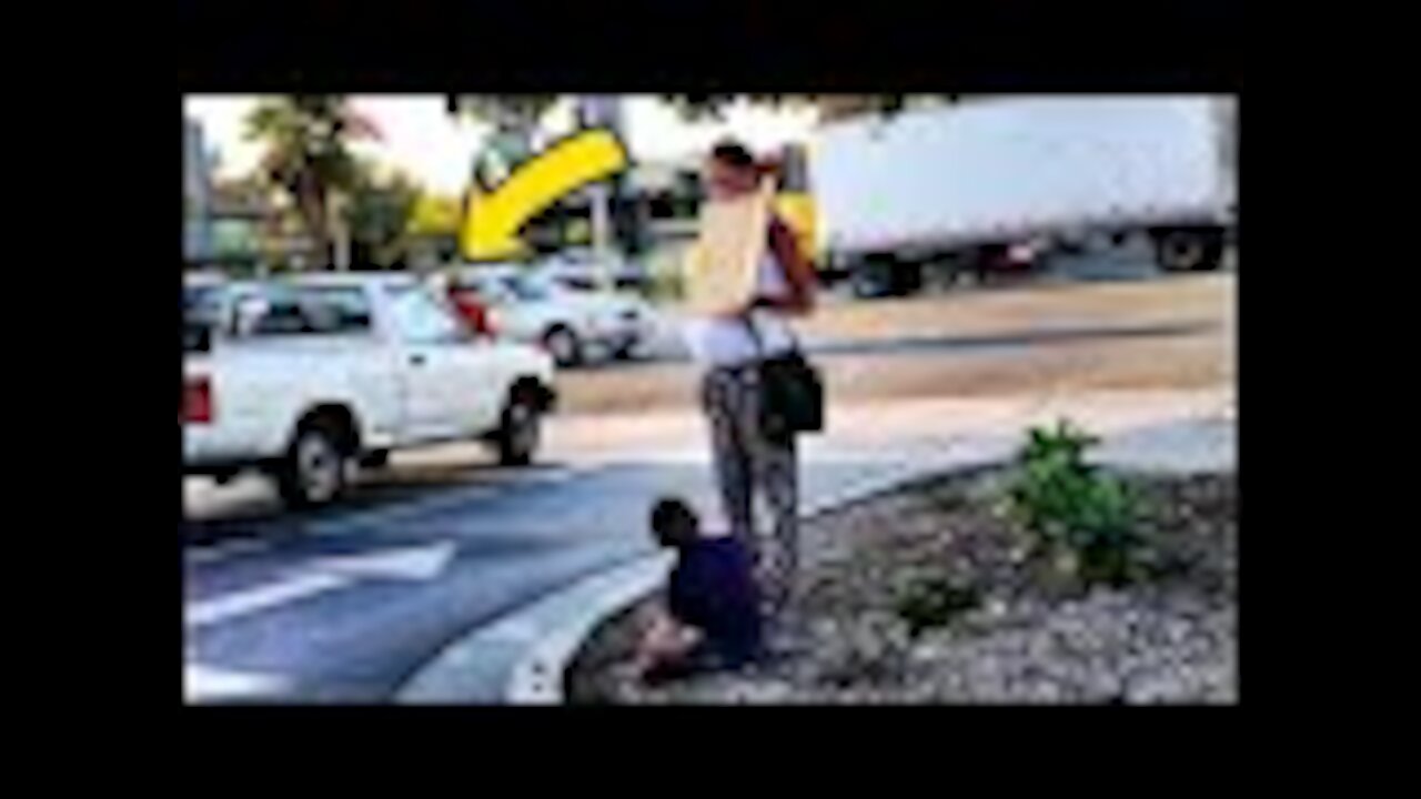When She Sees Car Stop For Pregnant Panhandler, She Doesn’t Hesitate