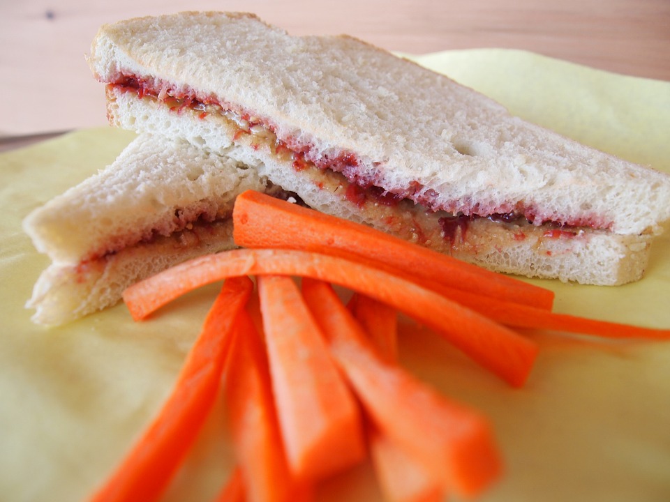 Las Vegas mother starts petition for longer lunch, recess in schools