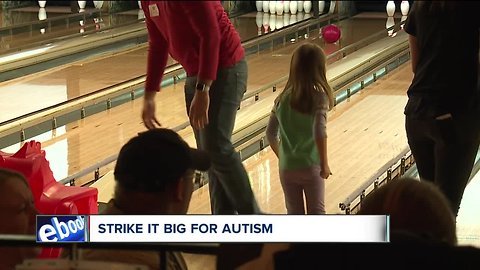 More than 300 bowlers attend fundraiser in Independence for autism awareness