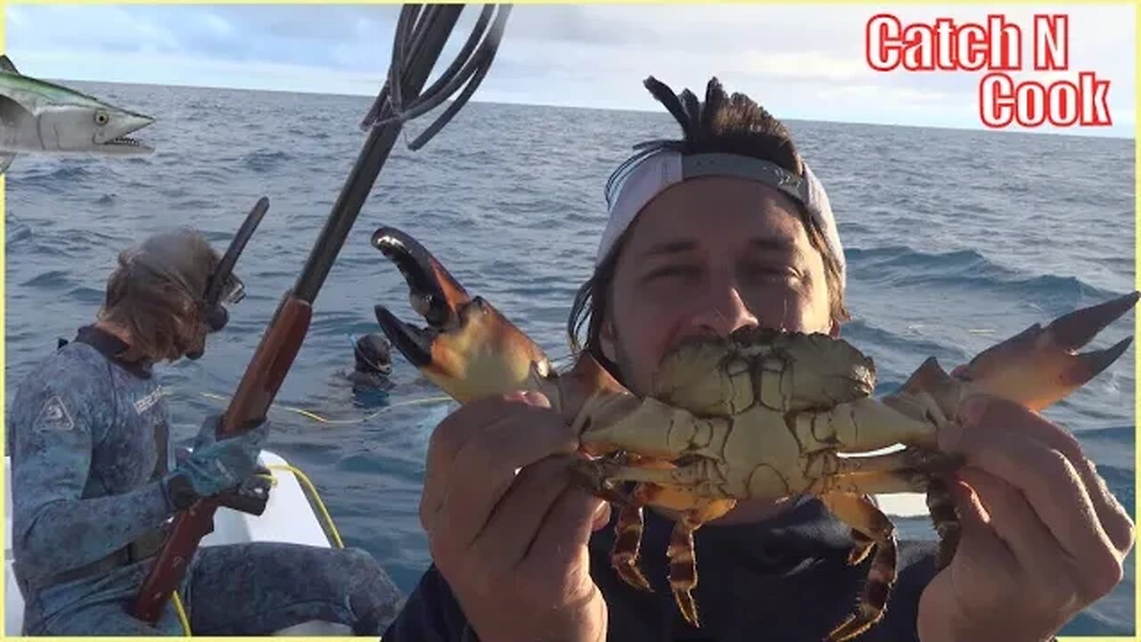 Spearfishing a Kingfish and Crabs! A Florida Keys Catch N Cook