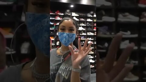 Saweetie takes the sole off a sneaker to make it fit 😂😂 