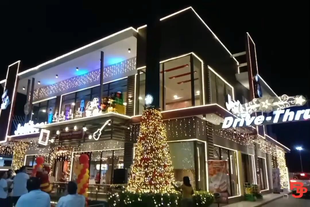 Jollibee Guagua Highway / lightning Xmas decor 2024