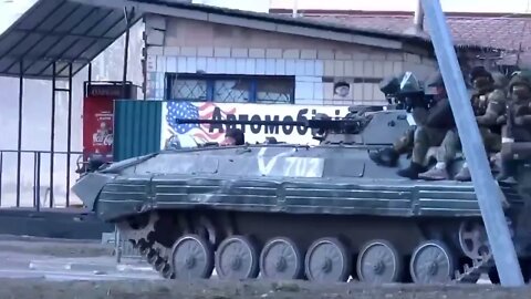 Russian armored vehicle - guns aimed at civilians