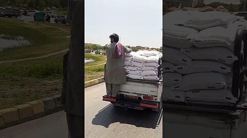 labour life is hard #motivation #viralvideo #trending @pakistanisairsapatee