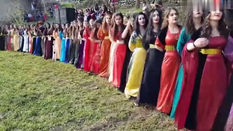 Kurdish girls and boys dancing with beautiful music | Kurdish dance