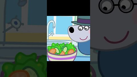 HELPING DADDY PIG IN THE KITCHEN (My Friend Peppa Pig) #shorts