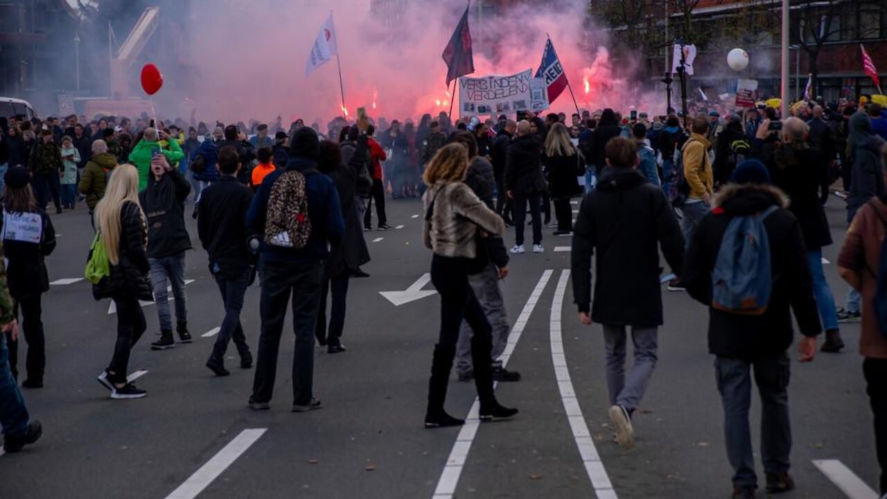 LIVE: Rotterdam as protesters demonstrate against COVID-19 restrictions - 19.11.2021