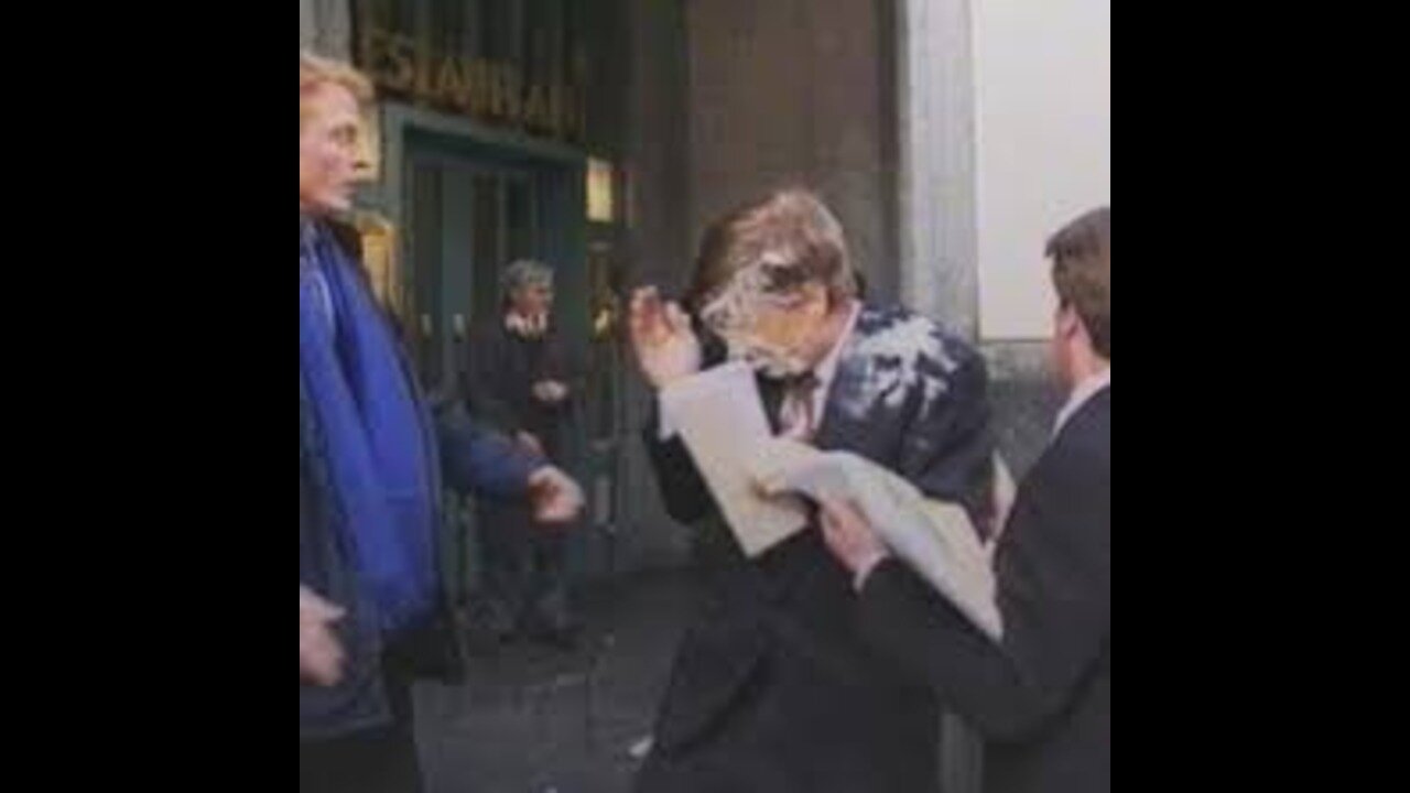 Bill Gates is backing an experiment in one radical solution to climate change.mp4
