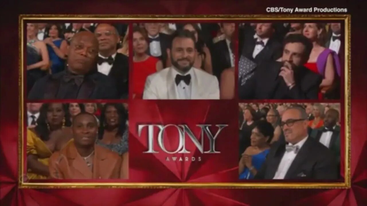 Samuel L. Jackson looks unimpressed as he loses Tony Award #samueljackson #tonyawards