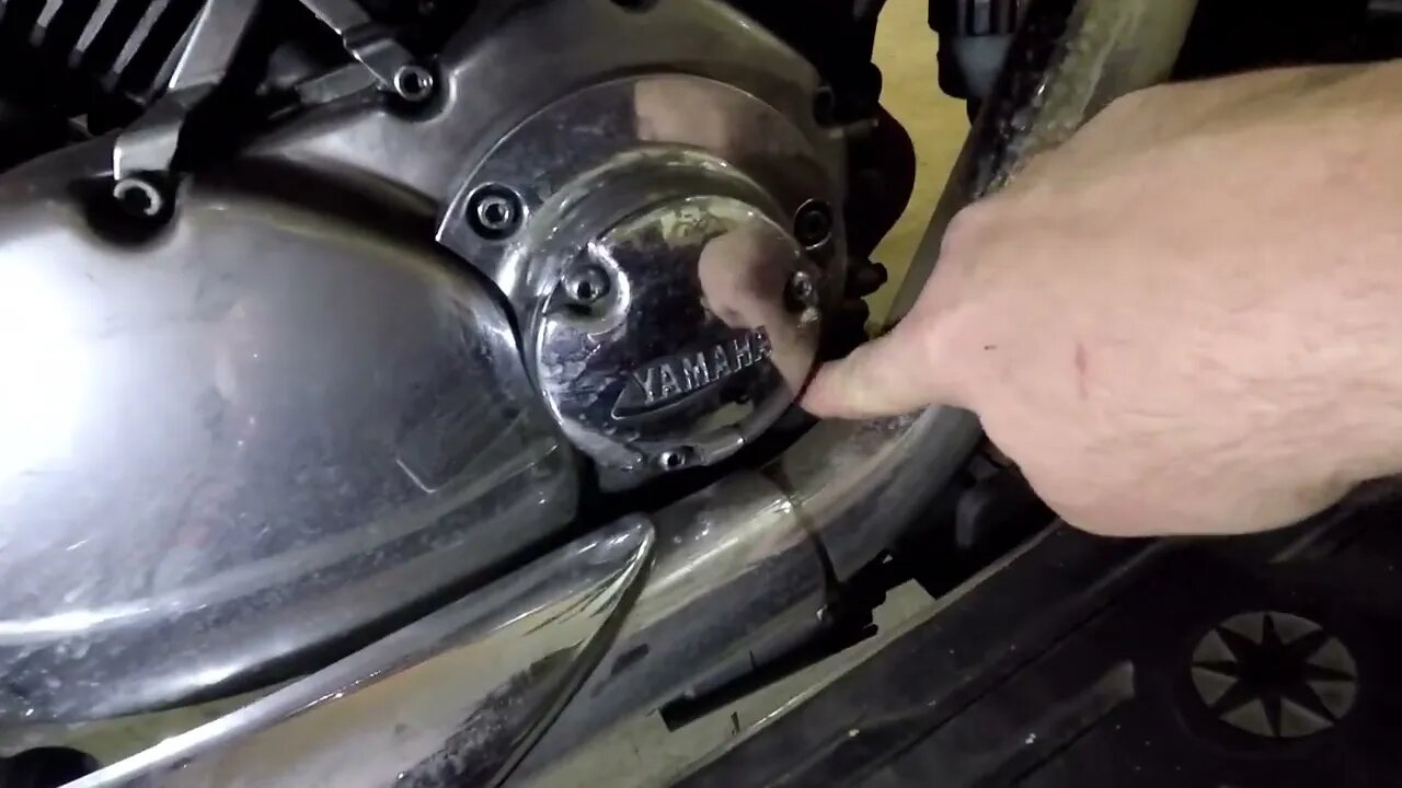 How to Change the Oil on a 2004 Yamaha V-Star 1100 Classic