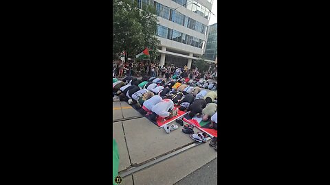 Muslim Prayer on Toronto Tram Rail Sparks Controversy