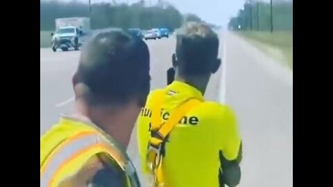 Utility Workers Wait for Joe Biden’s Motorcade in Louisiana then All Turn Their Back on Him