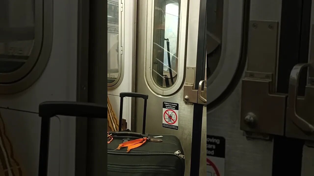 #Bodymechanicnyc Lloyd Leary #Playing #INSTRUMENT called #didgeridoo #subway #music #nyc #austria