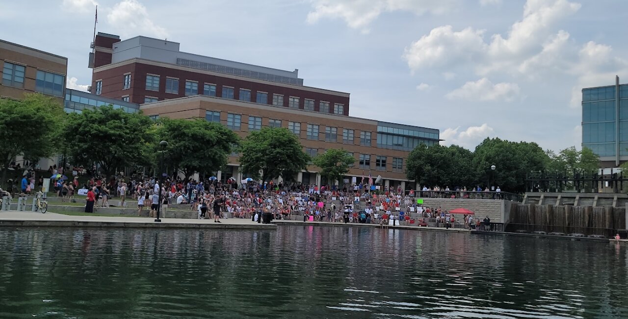 IU Health Vaccine Mandate Protest