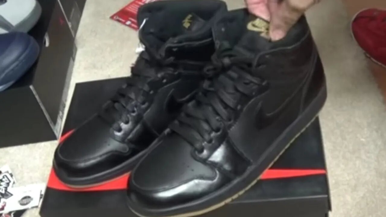 FLIGHT CLUB Unboxing! Sleeper! AIR JORDAN 1 RETRO HI OG "BLACK GUM" REVIEW