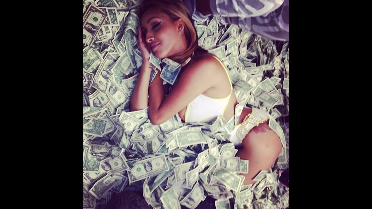 how a woman can make money on the internet