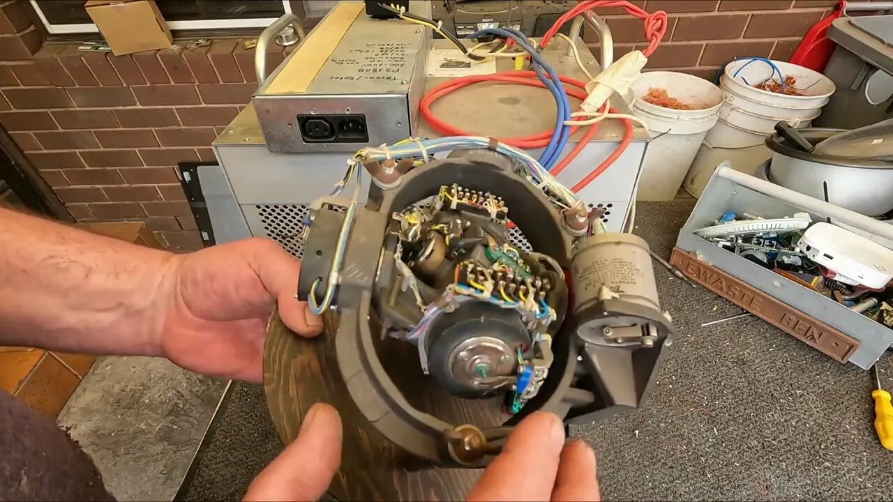 Scrapping an oddball power supply & Gyroscope