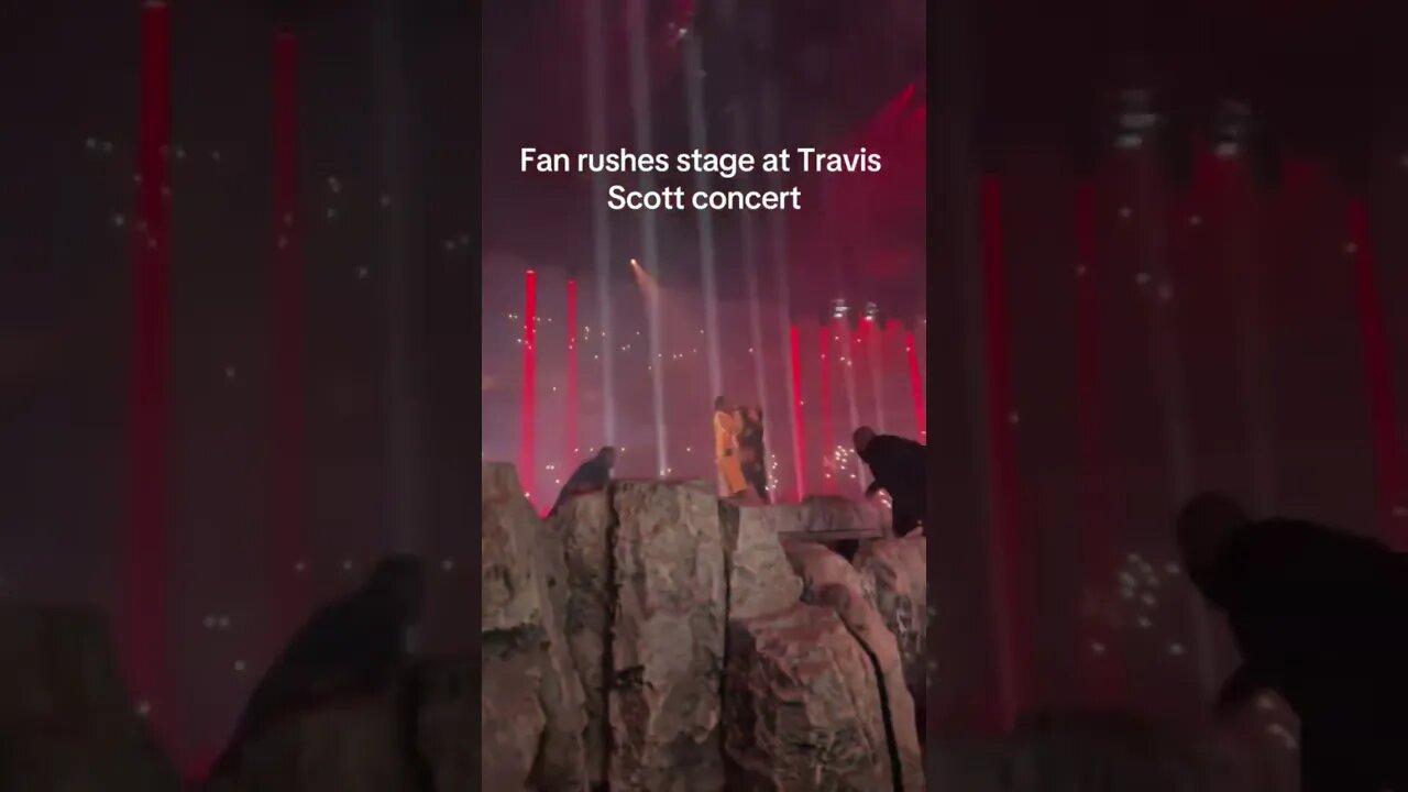 Fan Runs On Stage With Travis Scott (via: erevnaa) #music #fyp #concert #travisscott