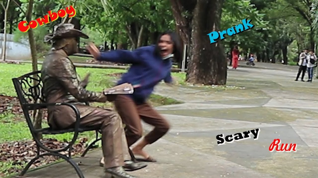 Cowboy prank. Best cowboy prank. Best statue scare prank. lelucun statue prank. lucu patung prank.