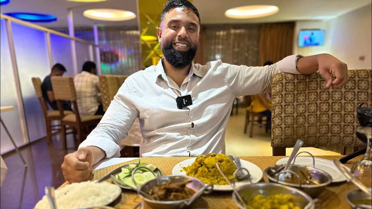 Bengali Wedding 🇧🇩 & Slap Up Meal! Experience BANGLADESH with me!