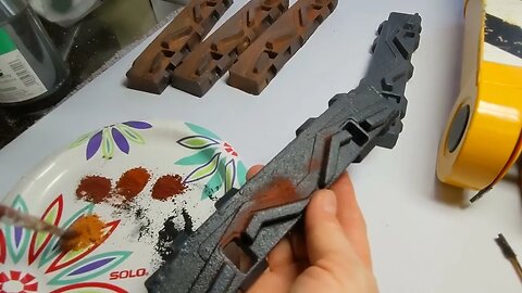 Wall-E Weathering Technique: Applying Powdered Pigments to Wall-E's Treads