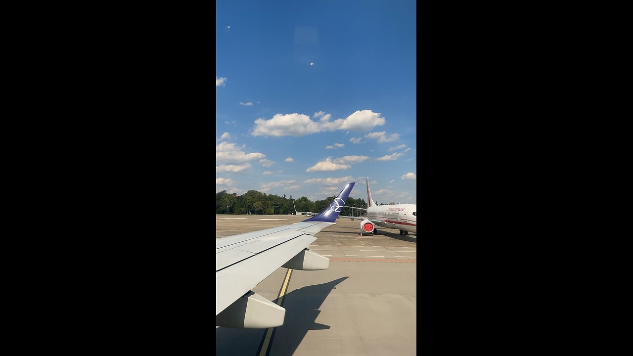 Timelapse: LOT Airlines Takeoff from Warsaw Airport!