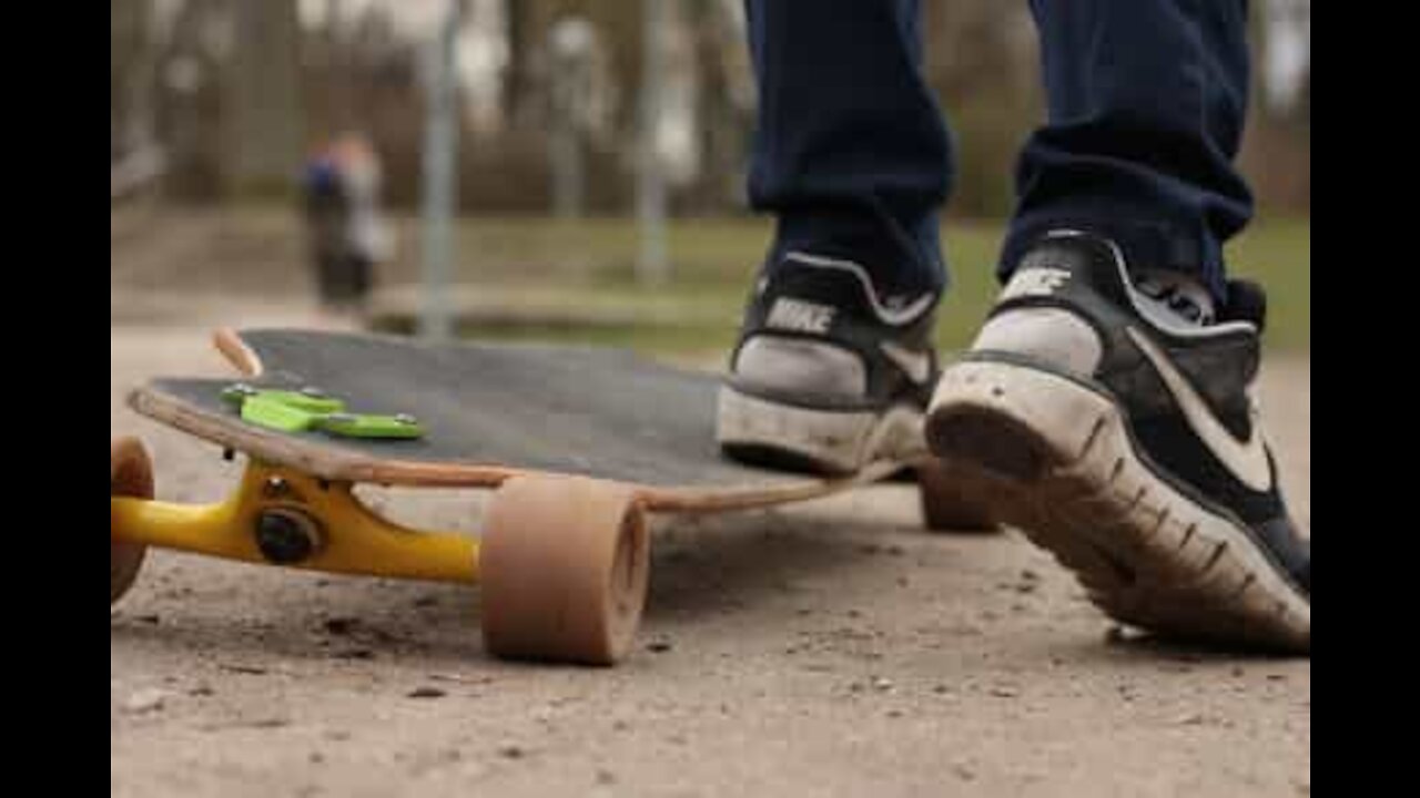 Longboarder mostra como se dança em cima de prancha