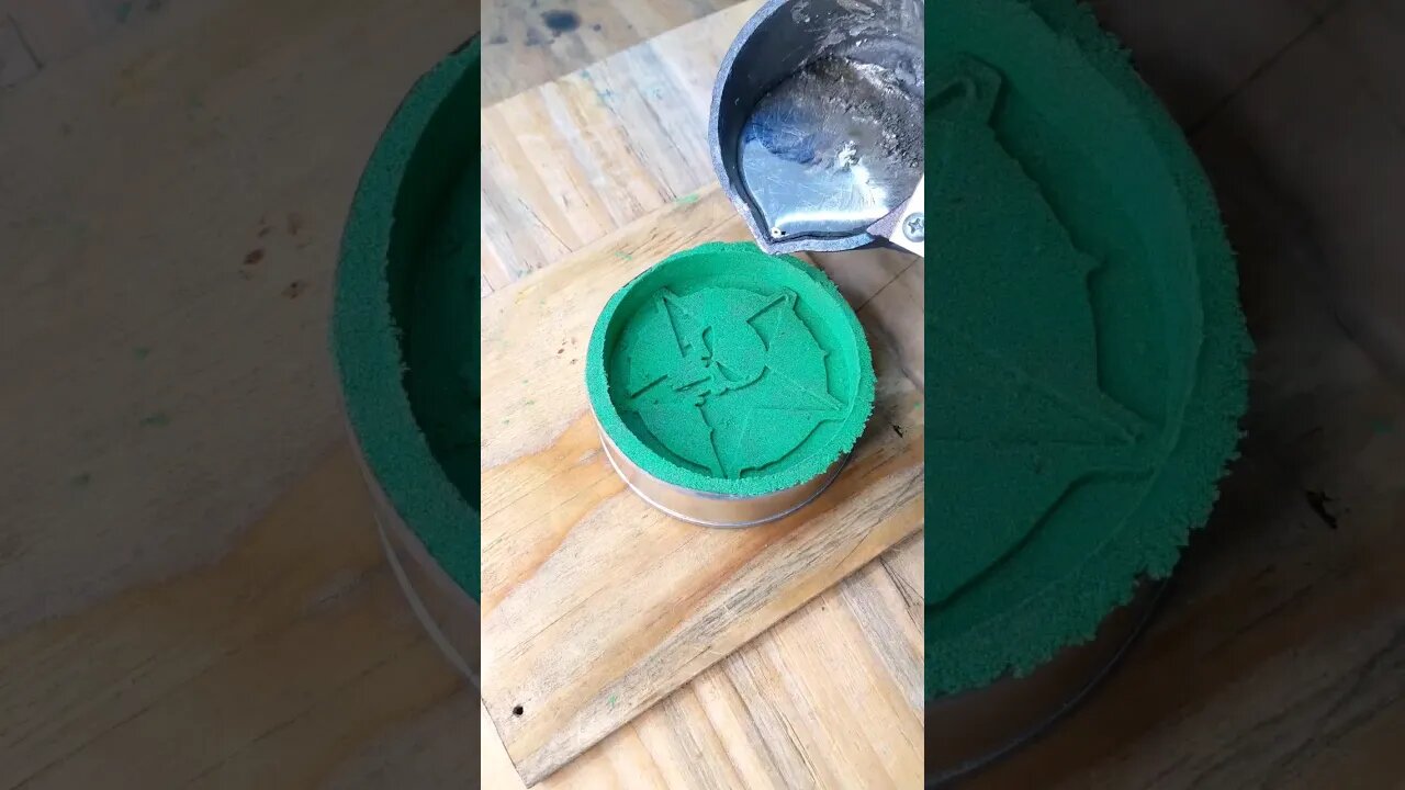 Pouring Liquid Metal on Kinetic Sand #shorts #shortsfeed #kineticsand