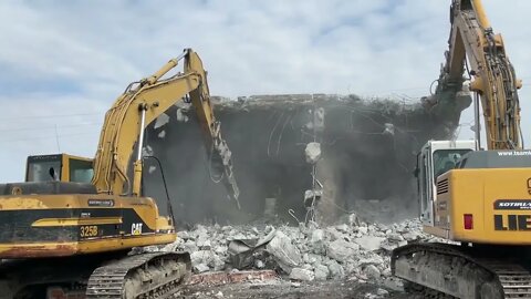 Liebherr 934 With Concrete Pulverizer & Cat 325B With Hydraulic Breaker-Sotiriadis/Labrianidis-5