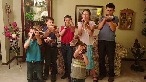 Family of 10 children all blow shofar.With Shofarcall.com team