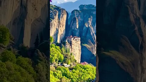 Meteora (Greek Μετέωρα, literally “middle of the sky”, “suspended in the air” or “high in the sky” l