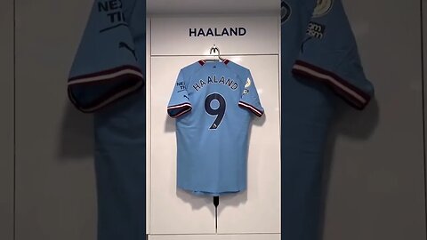 An inside look at the City dressing room. #MyPLMorning #soccer #premierleague #mancity