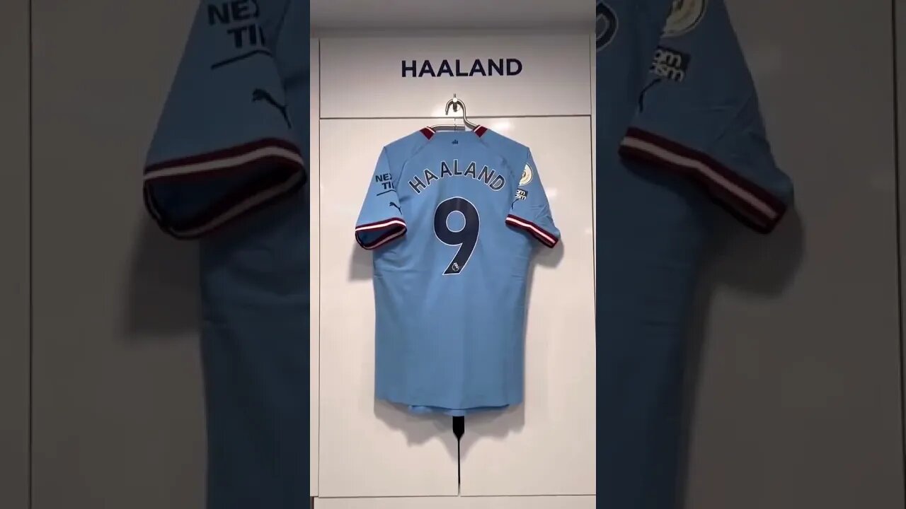 An inside look at the City dressing room. #MyPLMorning #soccer #premierleague #mancity