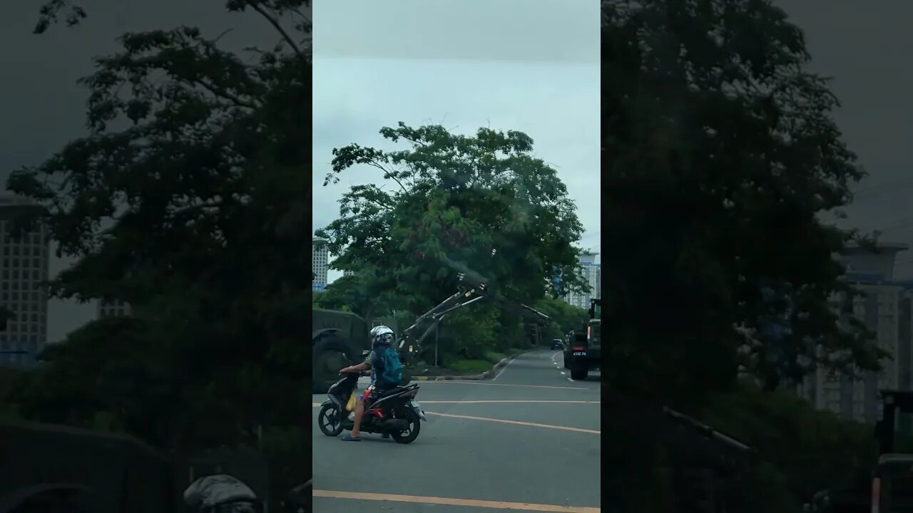 🇵🇭 Military Construction Column through Taguig Suburb - A Rare Sight in Manila, Philippines