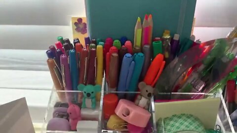 WHAT'S IN MY DESK?? - How I Organize My Desk for School | Stationary94 15