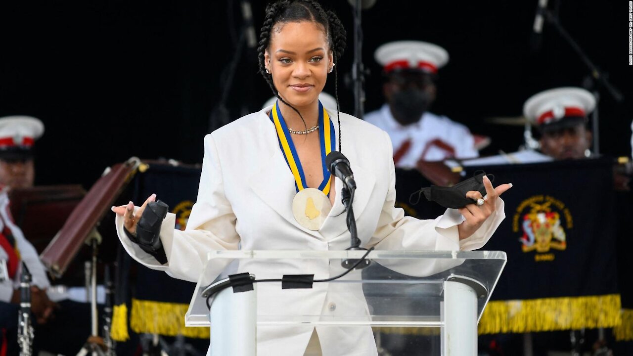 Rihanna es nombrada heroína nacional de Barbados